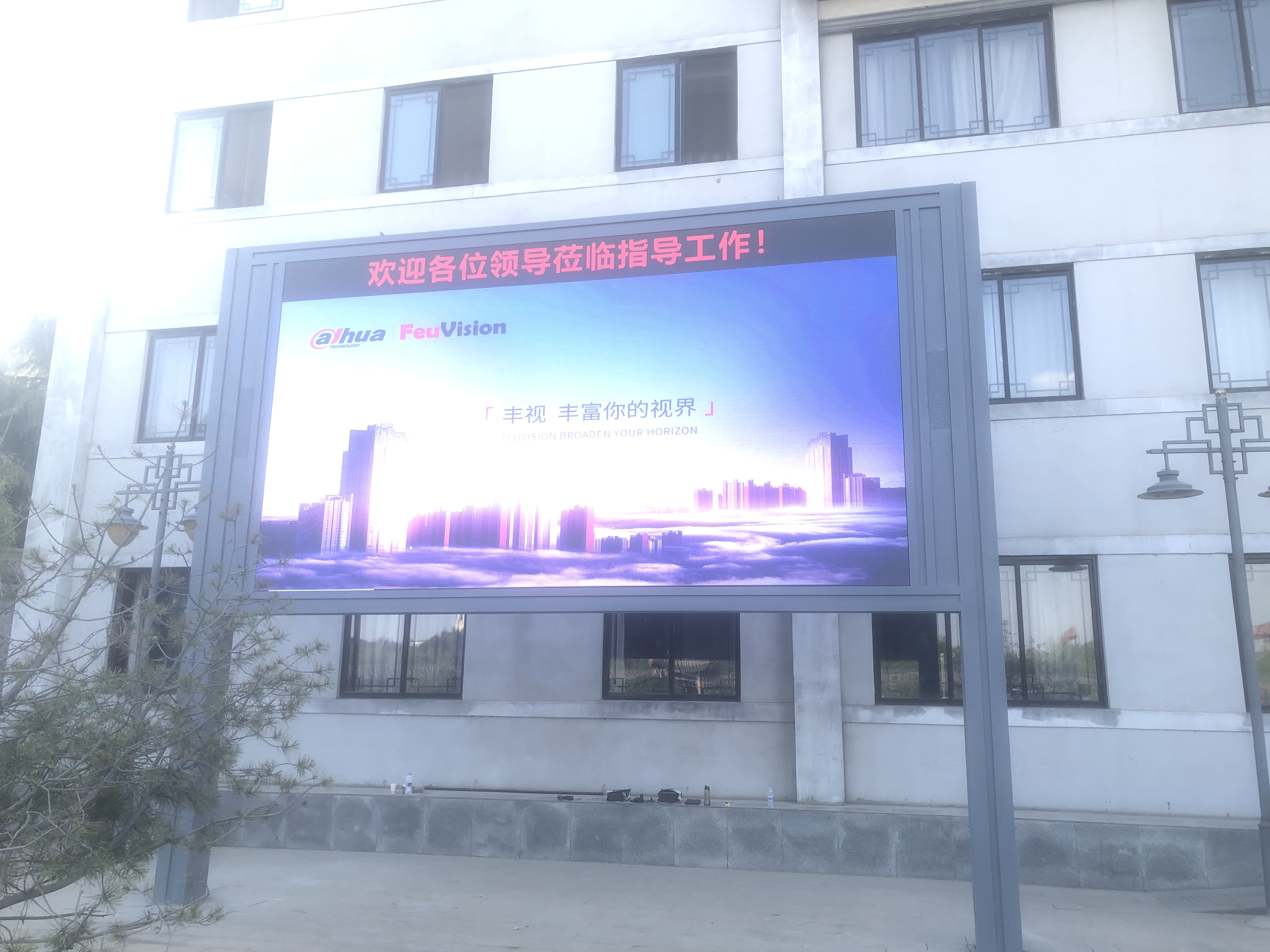 西安鎬京墓園-創(chuàng)意造型雙立柱-大華豐視P4規(guī)格26平方竣工，處理器:FS-LCS-V760.